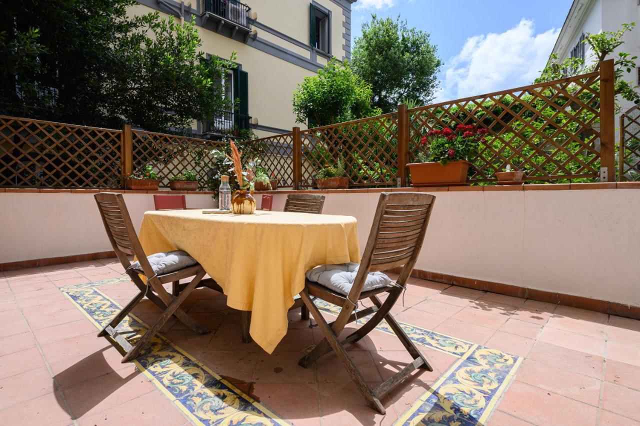 Viale Calascione 7 * Naples